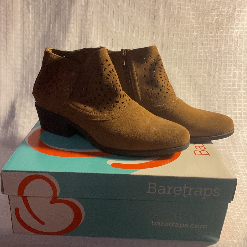 Women’s boots-81/2 WIDE